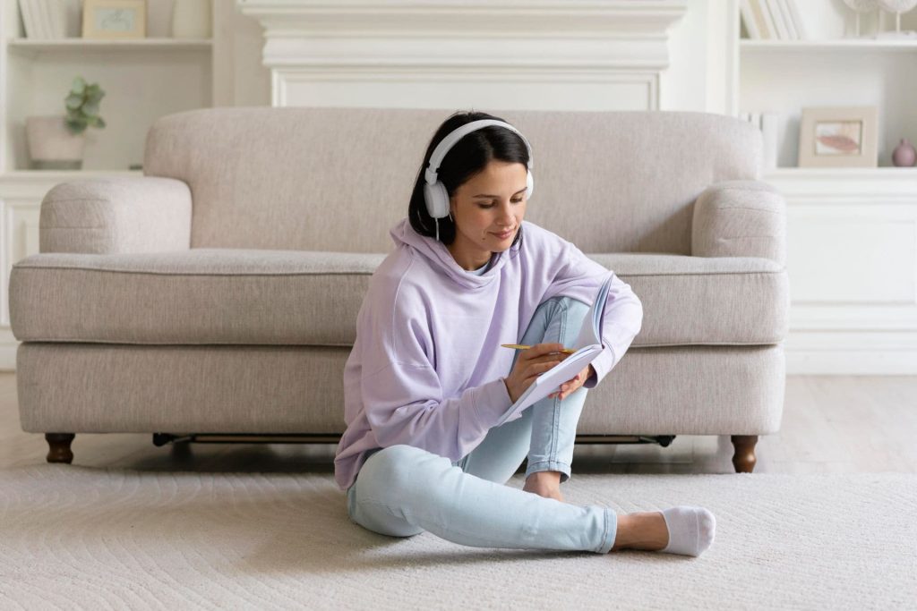 7 Best Podcasts for Therapists: Clinical Learning, Private Practice & Psychology